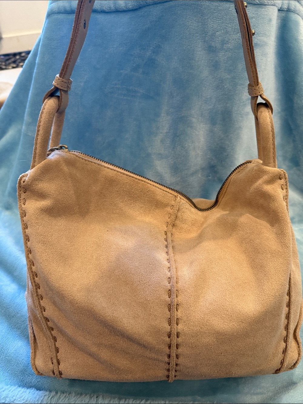The Sak Los Feliz Slouchy Hobo Medium Bag In Sand